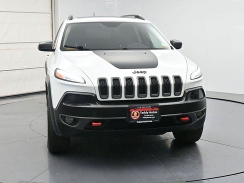 Used 2015 Jeep Cherokee Trailhawk w/ Comfort/Convenience Group AWD/4WD image 31
