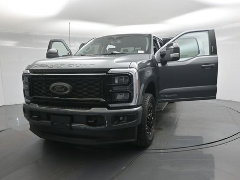 New 2026 Ford F250 Lariat w/ Black Appearance Package image 29