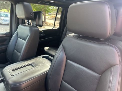 Used 2021 Chevrolet Suburban Z71 w/ Z71 Signature Package AWD/4WD image 16