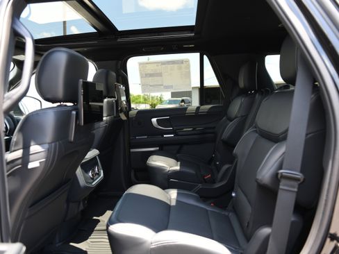 New 2026 Ford Expedition Platinum w/ Stealth Performance Package AWD/4WD image 16
