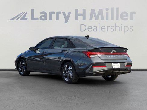 New 2025 Hyundai Elantra SEL image 7