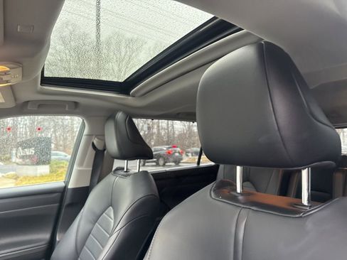 Used 2021 Toyota Highlander XLE image 12