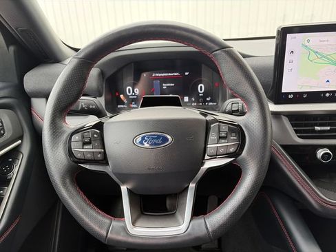 Used 2025 Ford Explorer ST-Line w/ ST-Line Street Pack AWD/4WD image 14