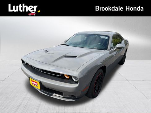 Used 2018 Dodge Challenger SXT RWD image 1