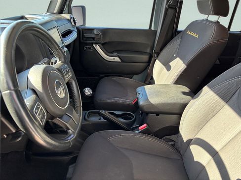 Used 2015 Jeep Wrangler Unlimited Sahara w/ Connectivity Group AWD/4WD image 14