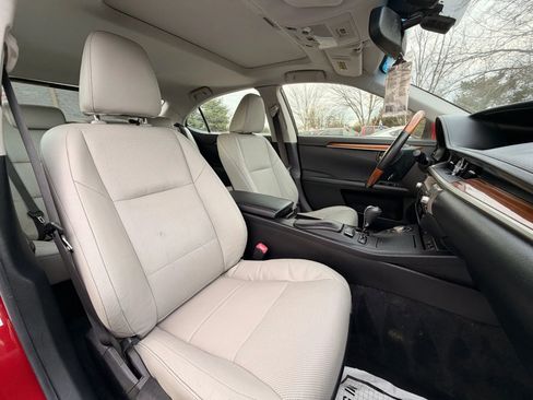 Used 2013 Lexus ES 300h image 19