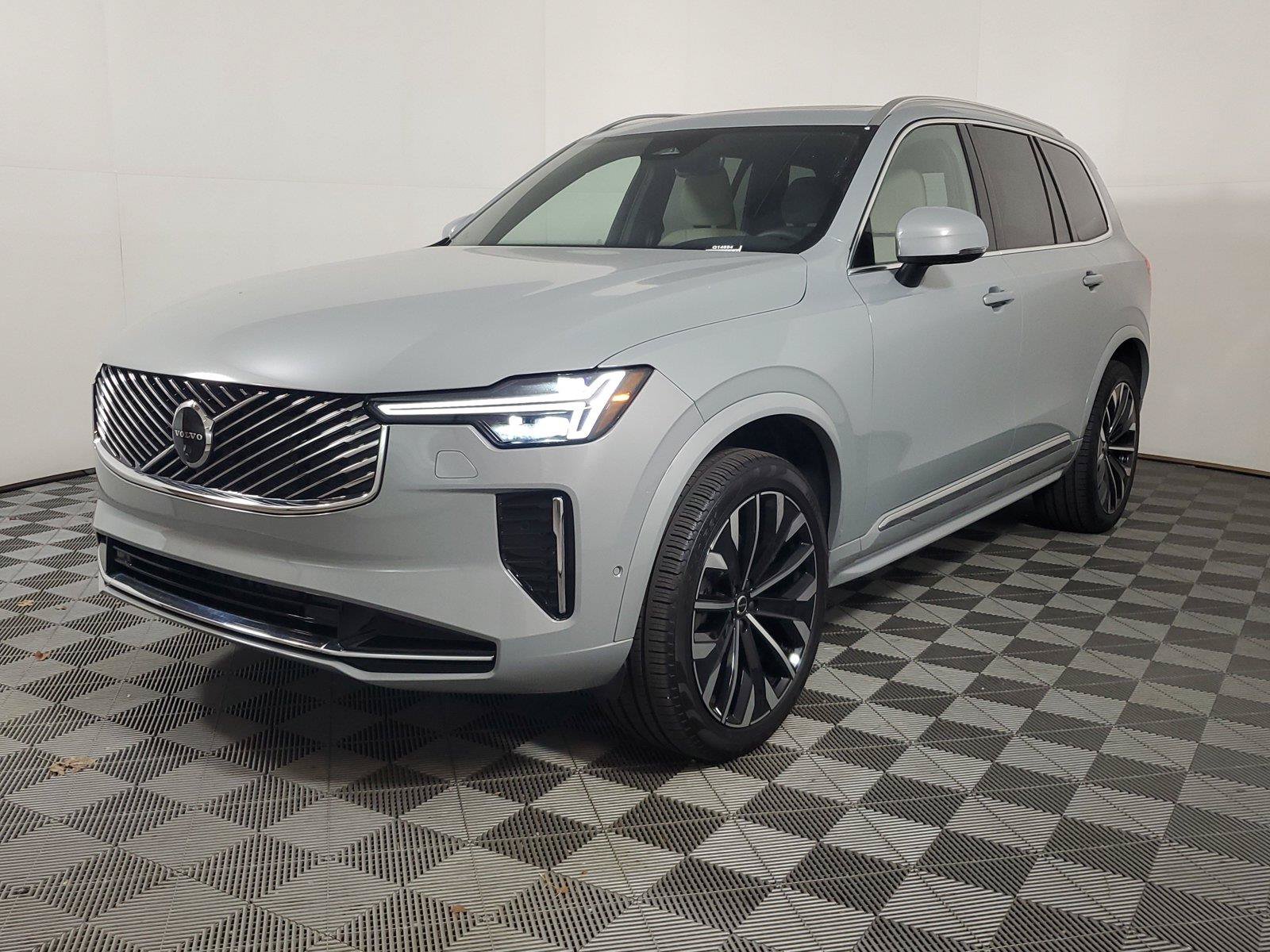 Certified 2026 Volvo XC90 B6 Plus AWD/4WD image 3