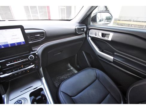 Used 2021 Ford Explorer Limited w/ Hybrid Equipment Group 310A RWD image 12