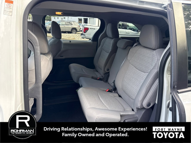 Used 2021 Toyota Sienna LE AWD/4WD image 8