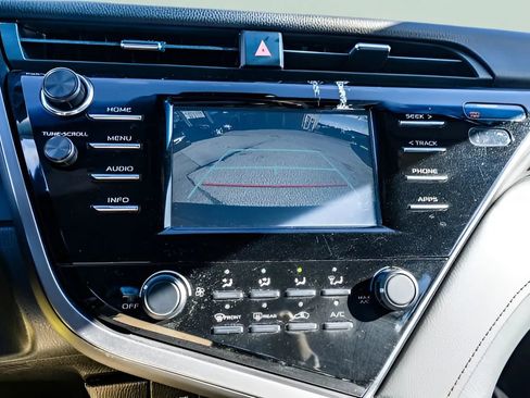 Used 2018 Toyota Camry LE FWD image 25