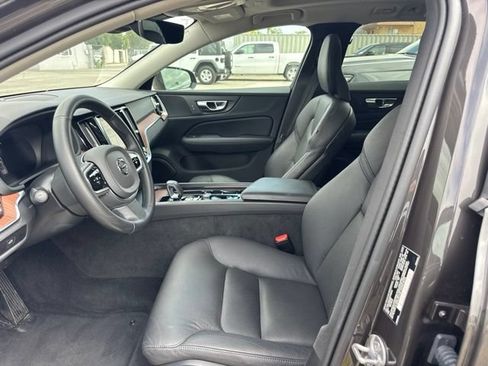 Used 2025 Volvo V60 B5 Cross Country Plus AWD/4WD image 9