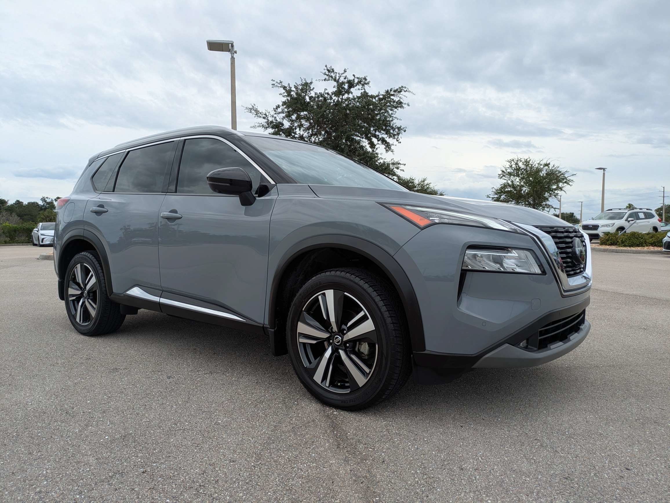 Used 2021 Nissan Rogue SL w/ Premium Package FWD image 2