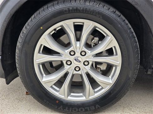 Used 2021 Ford Explorer XLT w/ Equipment Group 202A image 8