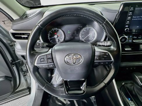 Certified 2021 Toyota Highlander XLE AWD/4WD image 10