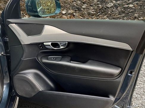 Used 2021 Volvo XC90 T5 Momentum w/ Protection Package Premier image 21