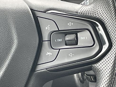 Used 2025 Chevrolet Trax LS w/ LS Convenience Package FWD image 22