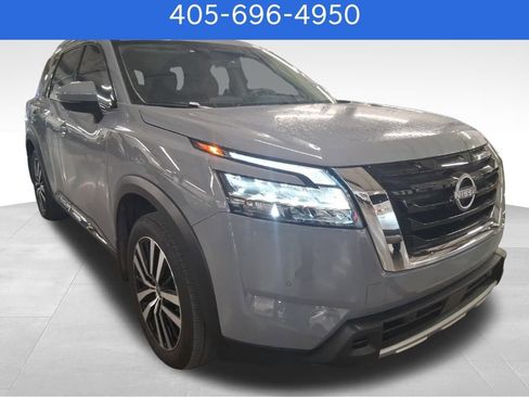 Used 2024 Nissan Pathfinder Platinum w/ Cargo Package image 2