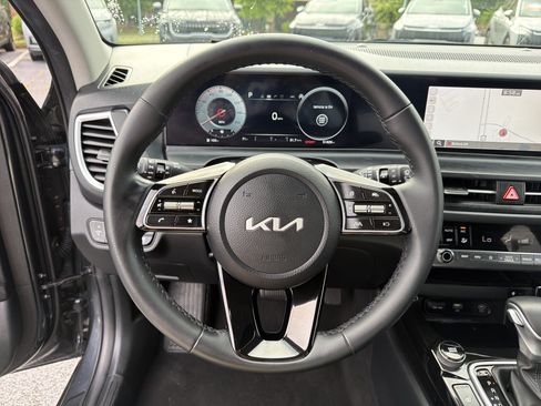 Used 2024 Kia Seltos EX FWD image 21