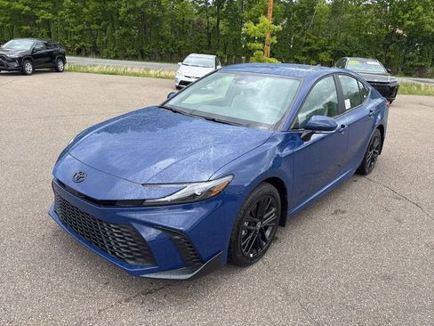 Used 2026 Toyota Camry SE AWD/4WD image 2