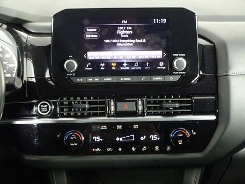 Used 2024 Nissan Pathfinder SV image 22