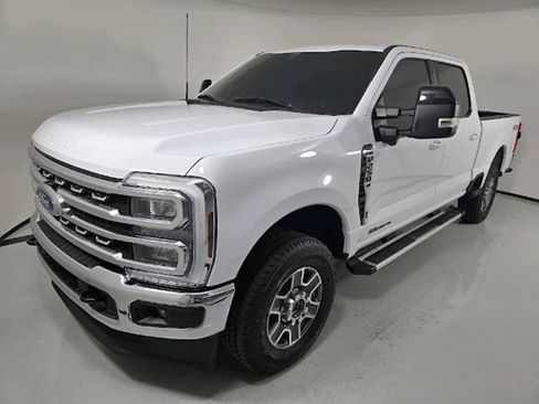 Used 2024 Ford F250 Lariat w/ FX4 Off-Road Package AWD/4WD image 3