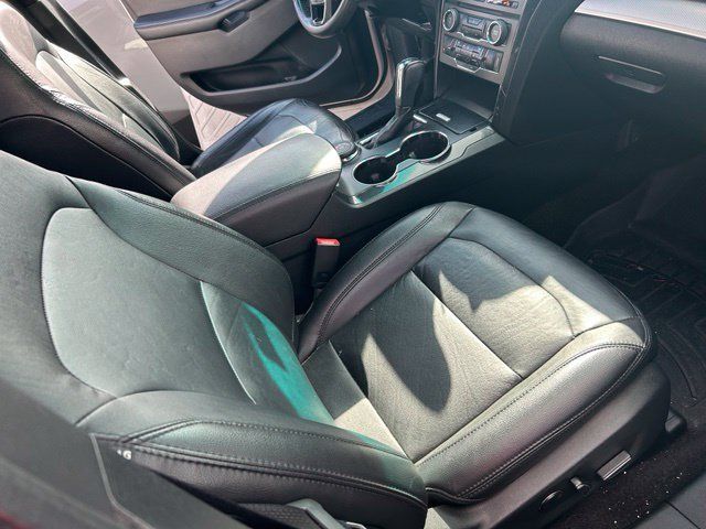 Used 2016 Ford Explorer XLT w/ Equipment Group 202A AWD/4WD image 11