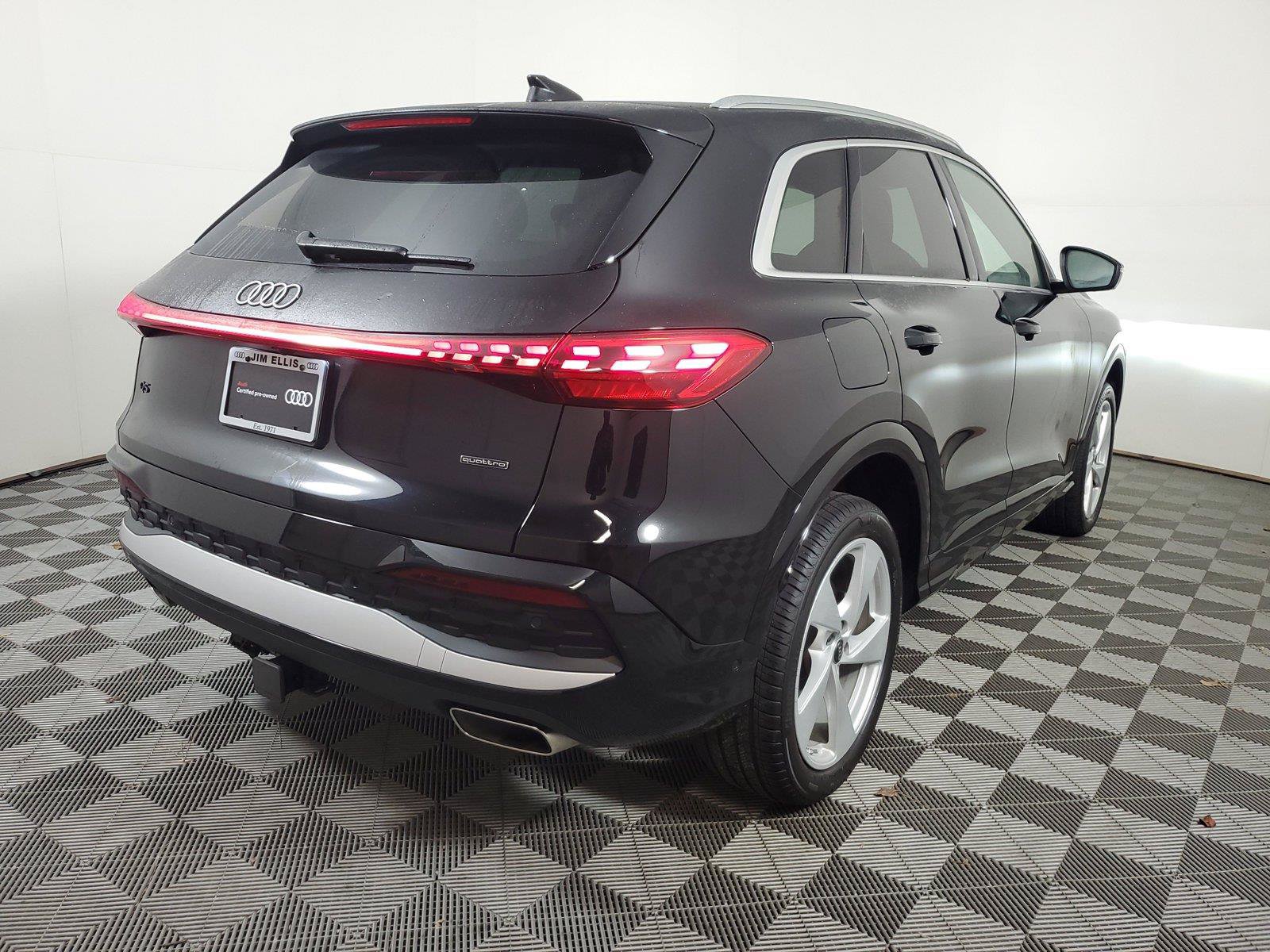 Certified 2025 Audi Q5 Premium AWD/4WD image 6