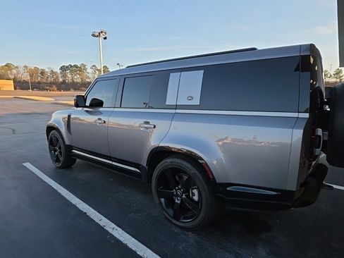 Used 2024 Land Rover Defender 130 X-Dynamic SE image 7