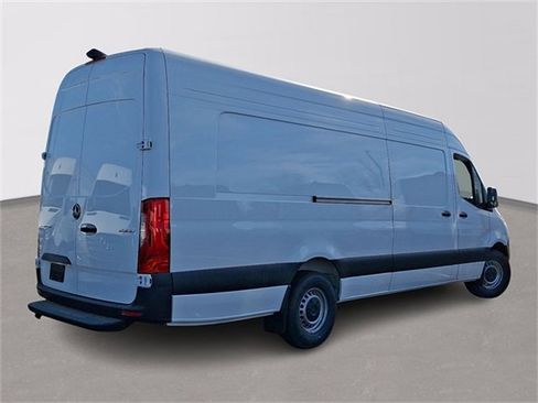 Used 2025 Mercedes-Benz Sprinter 2500 image 5