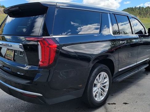 Used 2023 GMC Yukon XL SLT AWD/4WD image 6