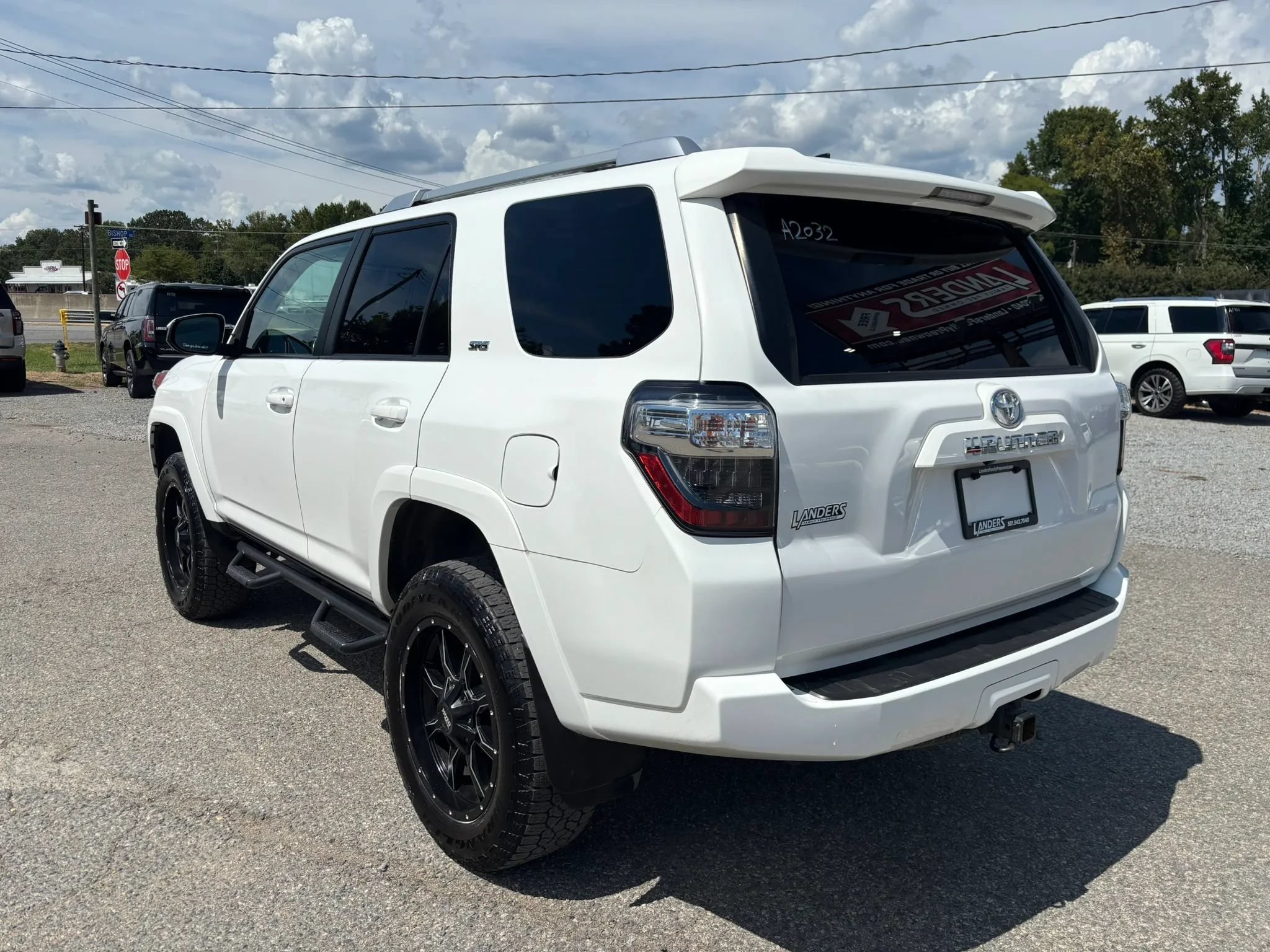 Used 2016 Toyota 4Runner SR5 AWD/4WD image 3