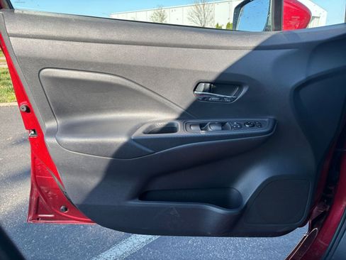 Used 2025 Nissan Versa SV image 18