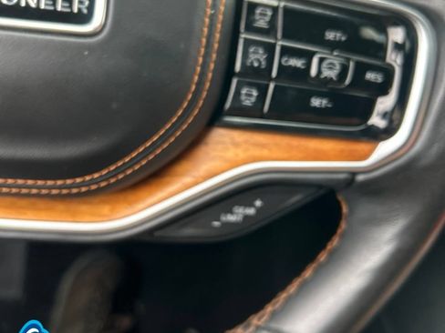 Used 2023 Jeep Grand Wagoneer Series III AWD/4WD image 25