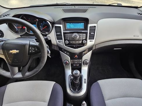 Used 2013 Chevrolet Cruze LS FWD image 12