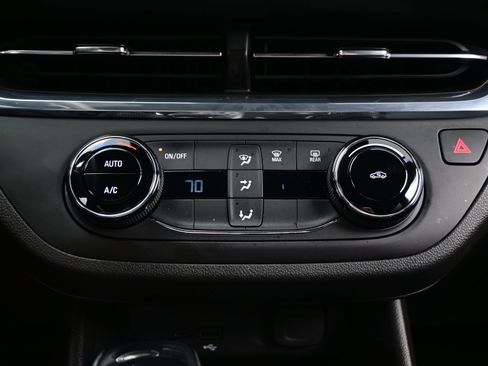 Used 2025 Buick Envista Preferred w/ Convenience II Package FWD image 19