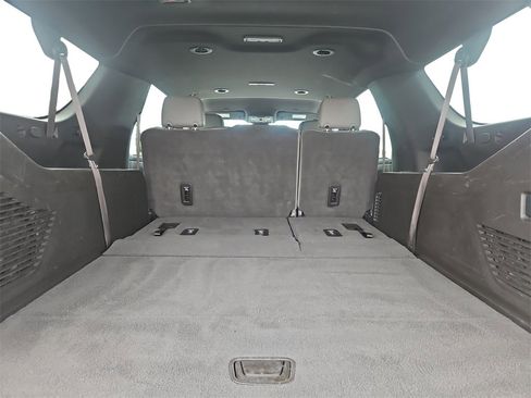 Used 2023 GMC Yukon XL SLT image 13