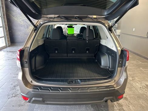 Used 2023 Subaru Forester Premium image 31