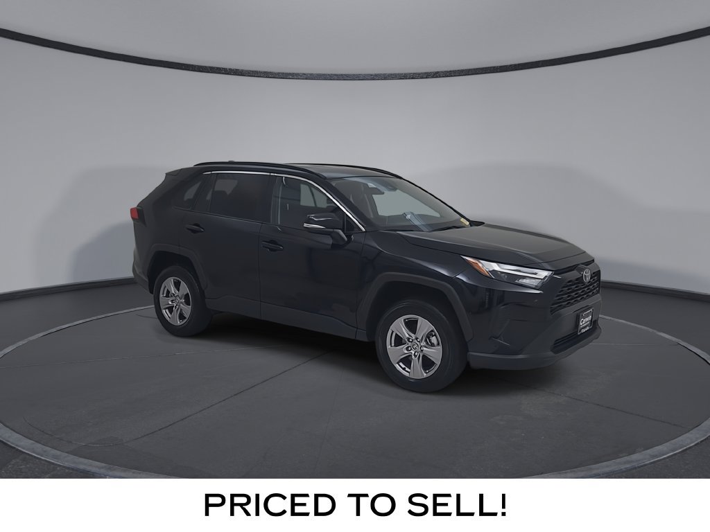 Used 2025 Toyota RAV4 XLE AWD/4WD image 2