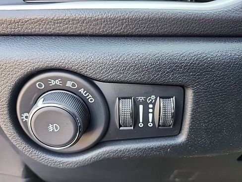 New 2026 Chrysler Pacifica Select image 33