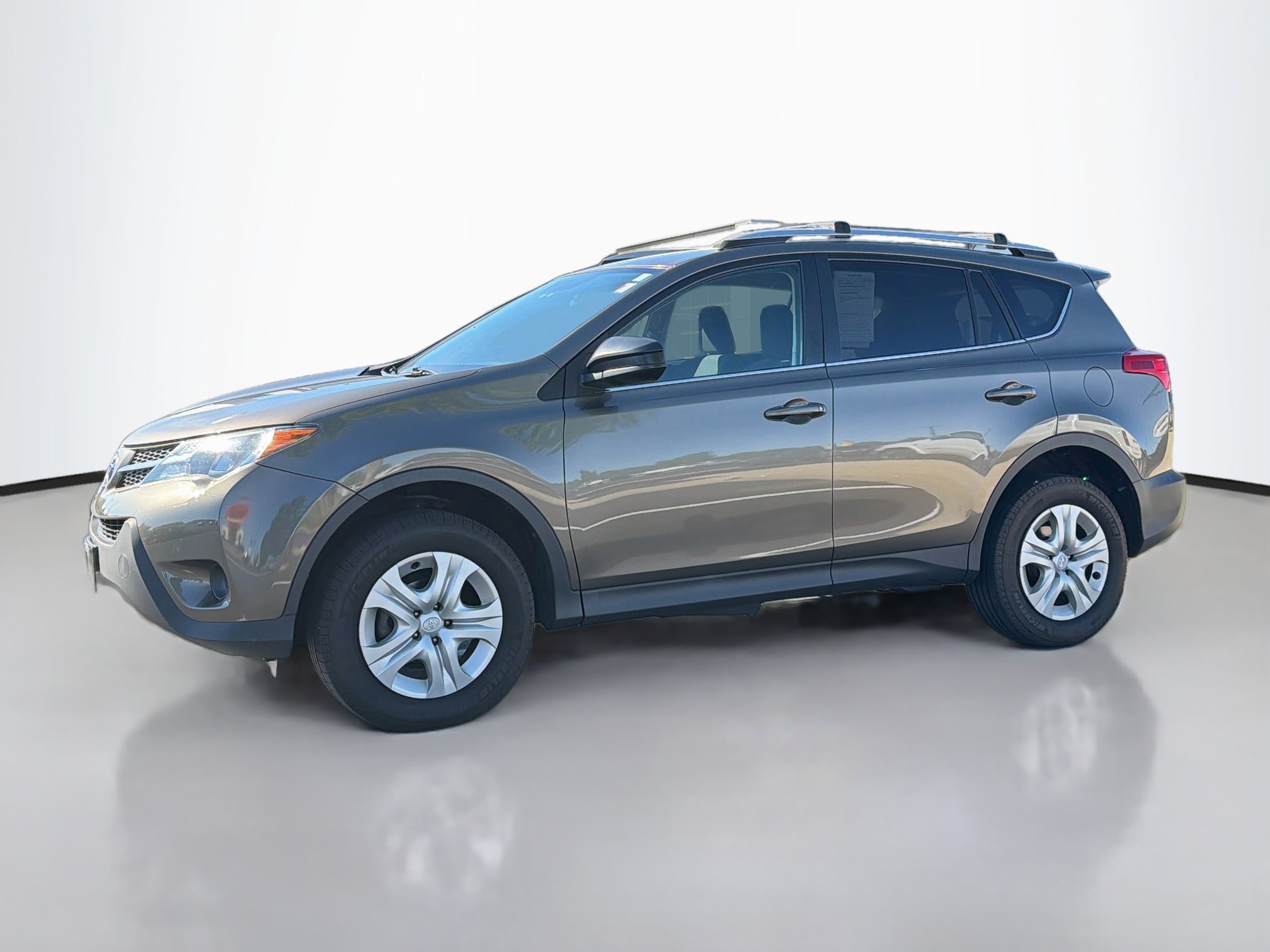 Used 2015 Toyota RAV4 LE AWD/4WD image 3