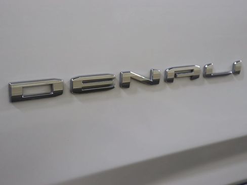 Used 2024 GMC Yukon XL Denali Ultimate AWD/4WD image 19