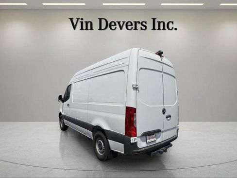 Used 2025 Mercedes-Benz Sprinter 2500 image 5