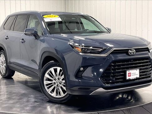 Certified 2024 Toyota Grand Highlander AWD image 3