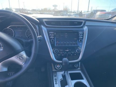 Used 2018 Nissan Murano S image 11