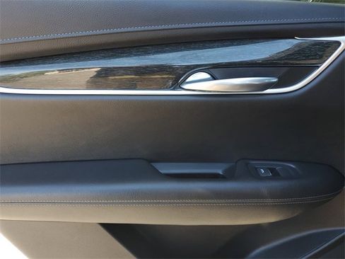 Used 2021 Cadillac XT5 Premium Luxury image 18