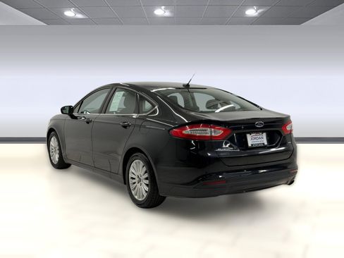 Used 2014 Ford Fusion SE FWD image 2