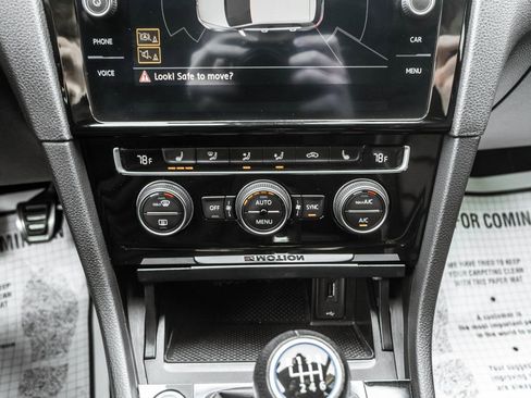 Used 2019 Volkswagen Golf R 4-Door image 22