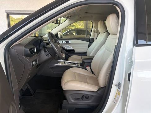 Used 2022 Ford Explorer Platinum w/ Equipment Group 601A AWD/4WD image 10