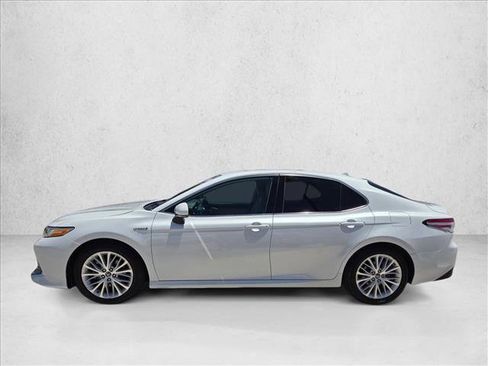 Used 2019 Toyota Camry XLE FWD image 9