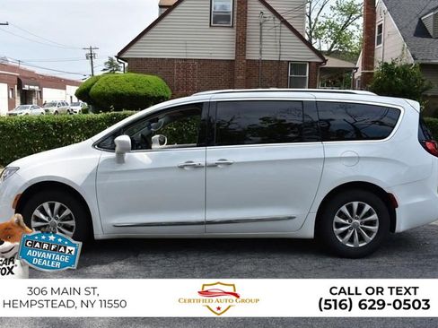 Used 2025 Chrysler Pacifica Select FWD image 5